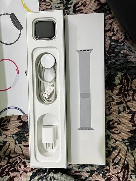 Apple Watch Series 4 40mm Stainless Steel Case 2