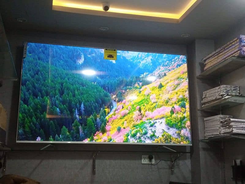 Deal 43, inch Samsung UHD  LED tv IPS 3 YEARS warranty O3O2O422344 3
