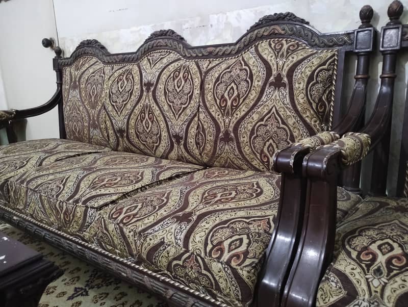 Premium Sheesham Wood’s Unique Sofa Set 6 Seater for urgent sale 9