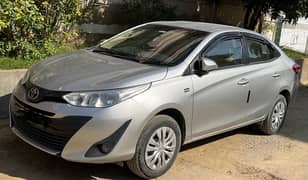 Yaris 1.3 AT 2021, like brand new, company maintained, factory navig