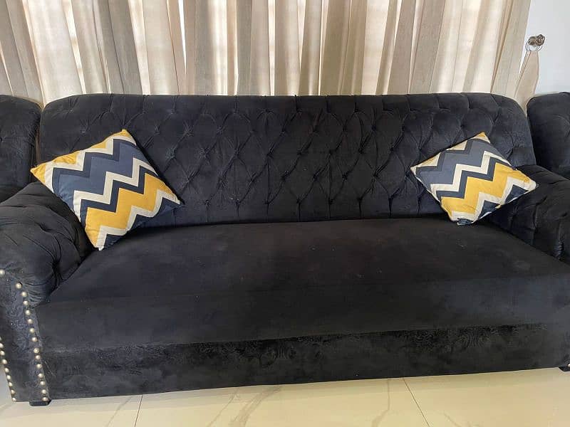 sofas set with Coshin urgent sale Koi masla nhi sab OK 0