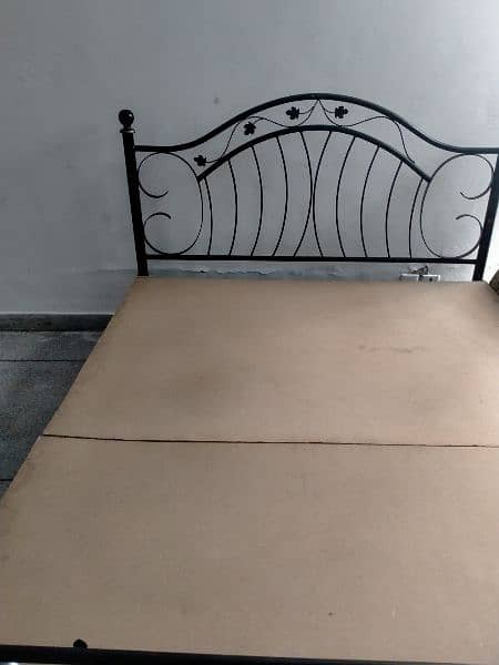 pure iron king bed 1