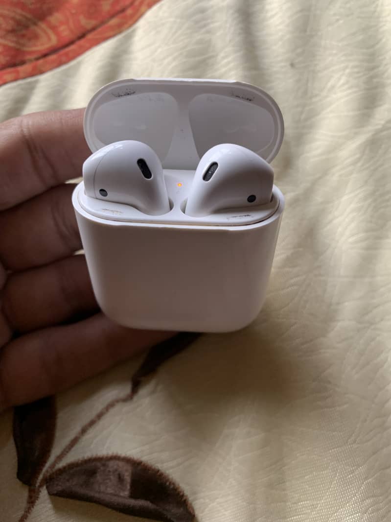 Apple airpods Gen 2 0