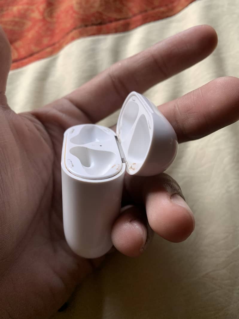 Apple airpods Gen 2 2