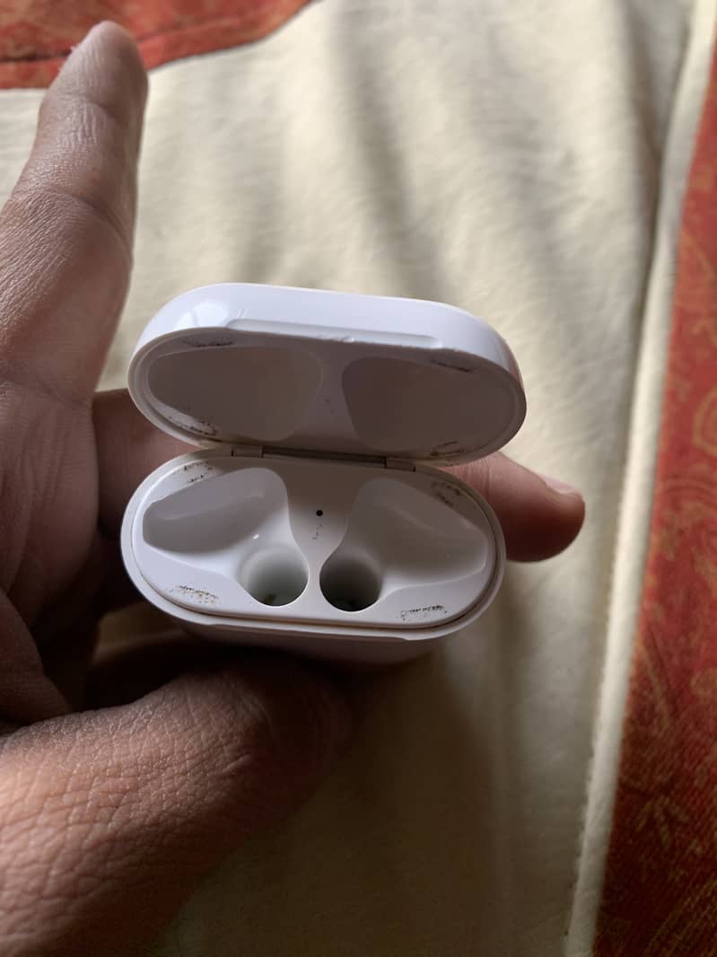 Apple airpods Gen 2 3