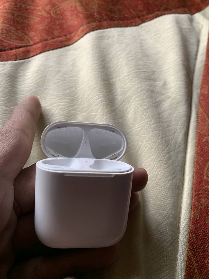 Apple airpods Gen 2 4