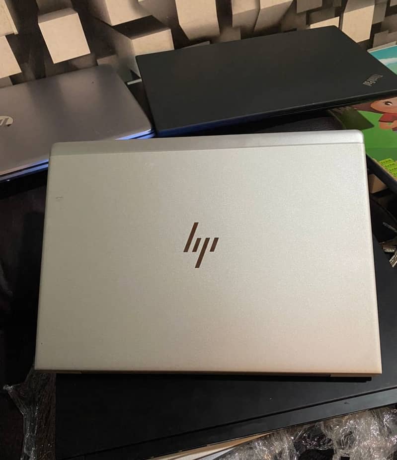 hp elitebook 840 G5  Ryzen 3 2500U . . . powerful machine new logo HP 1