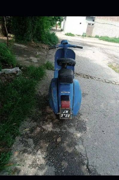 vespa in running condition 0