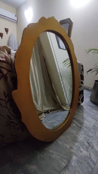 oval shape mirror very beautiful in golden colour 3 by 2 3