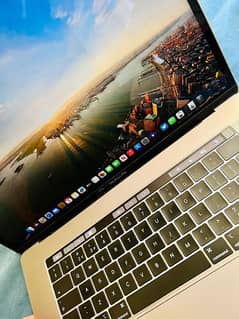 MacBook Pro 2018 15.4 inch 0