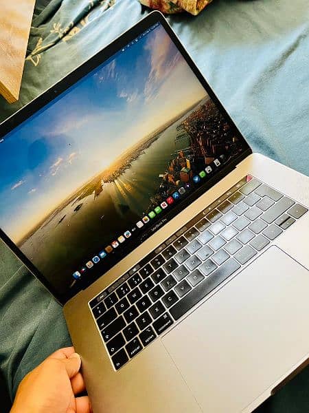 MacBook Pro 2018 15.4 inch 3