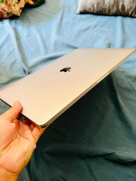 MacBook Pro 2018 15.4 inch 5