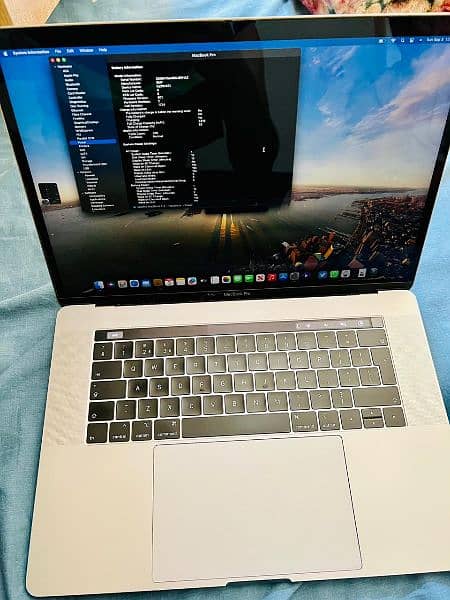 MacBook Pro 2018 15.4 inch 8