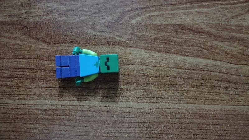 Lego 18 Minifigures 10