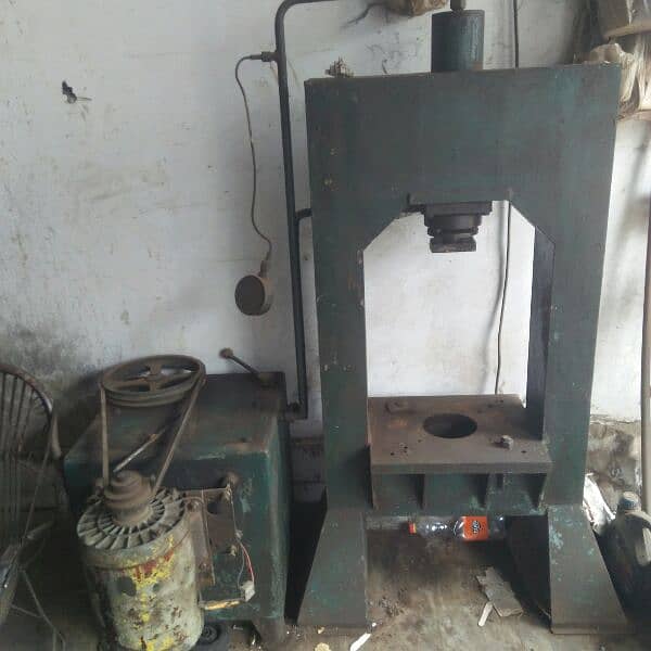 Hydraulic press machine 2