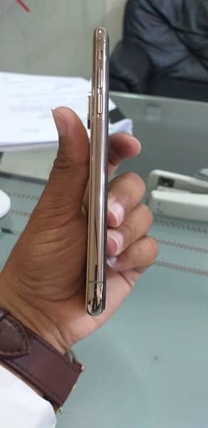 Iphone Xs Gold Colour(Non PTA) 2