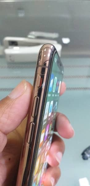 Iphone Xs Gold Colour(Non PTA) 3