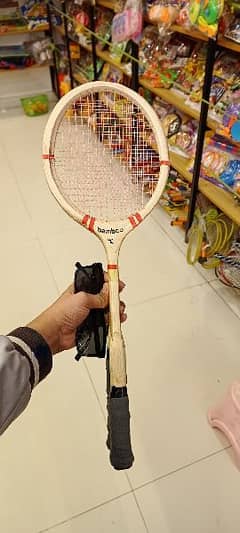 good wooden badminton rackets for kids age 5 to 11. 0