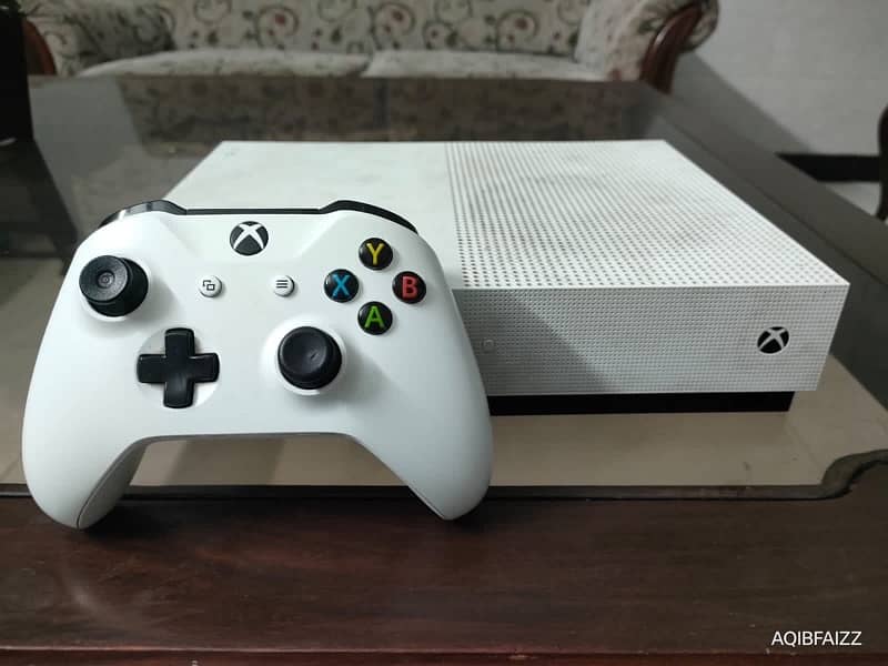 Xbox 1 S 4K HDR | 1 TB Storage | 4 Batteries | 2 Controllers 2