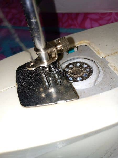 Sewing machine cell & charger operated 2