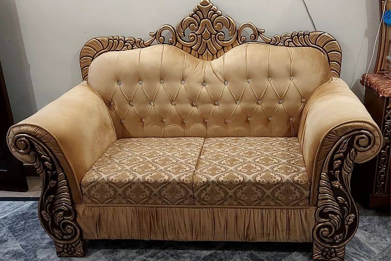 All Okay 10/10 Condition 3 Seater Sofa set Taj 0