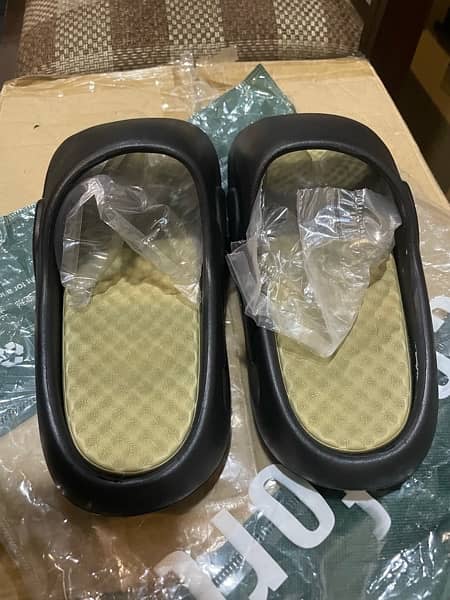 Yeezi slides 2