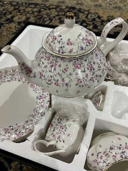 Brand new Tea set 1