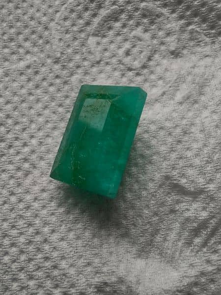 Emerald from swat,7.5 karats 3
