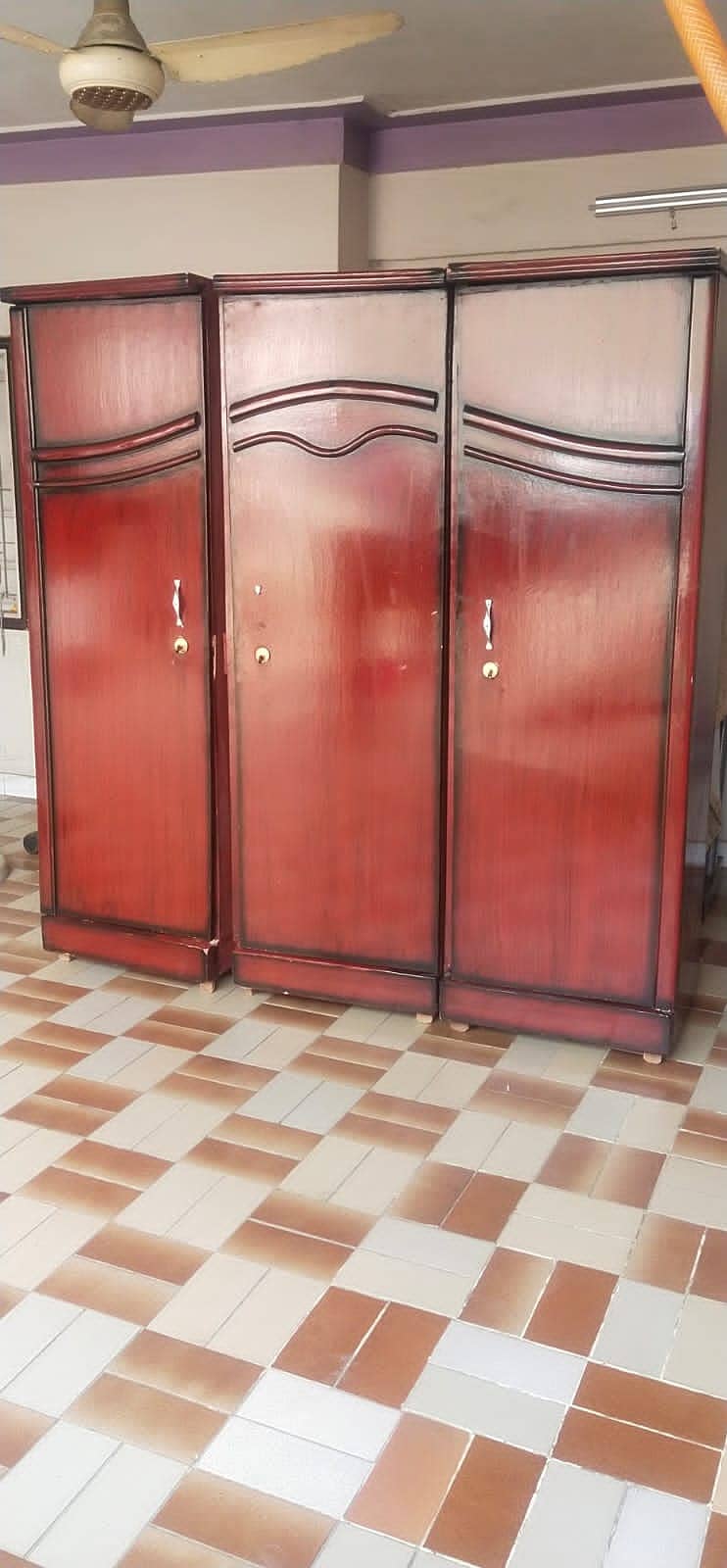 3door wardrobe for sale in excellent condition 2
