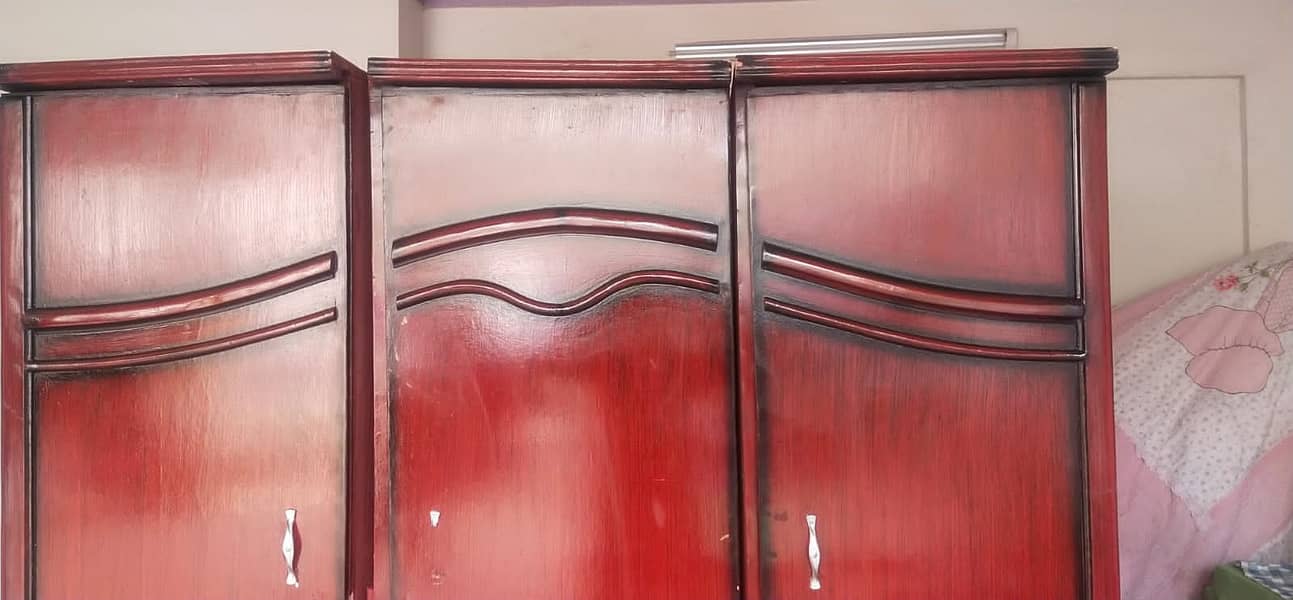 3door wardrobe for sale in excellent condition 3