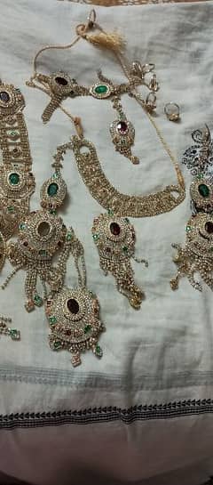 Elegant and Party Wear jewelry set just one time used 0