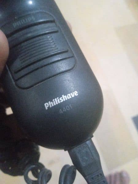 Phillips Electric Shaver 4