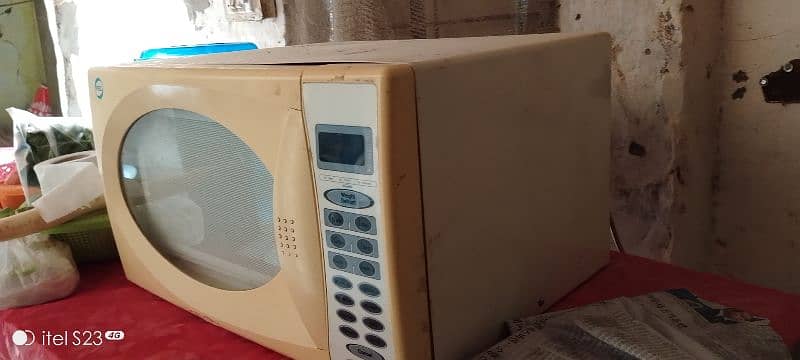 Dawlance microwave oven for sale in good condition 2