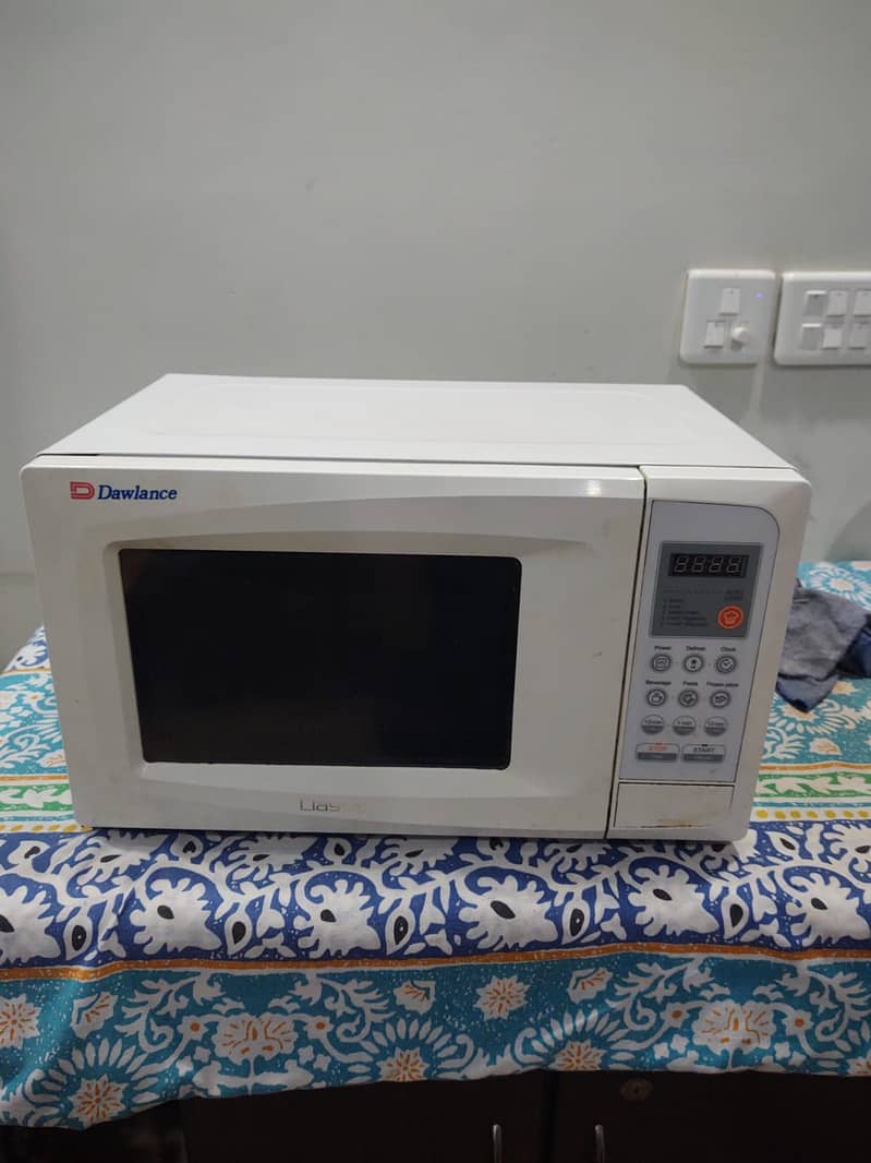 Microwaves Oven Dowlance Excellent Condition 2