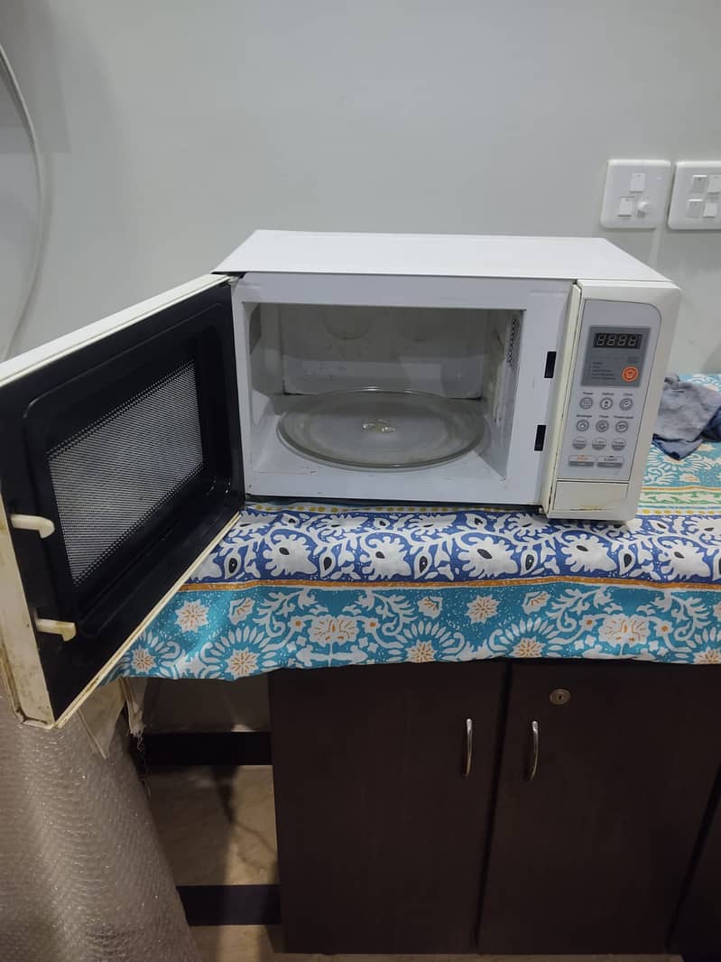 Microwaves Oven Dowlance Excellent Condition 4