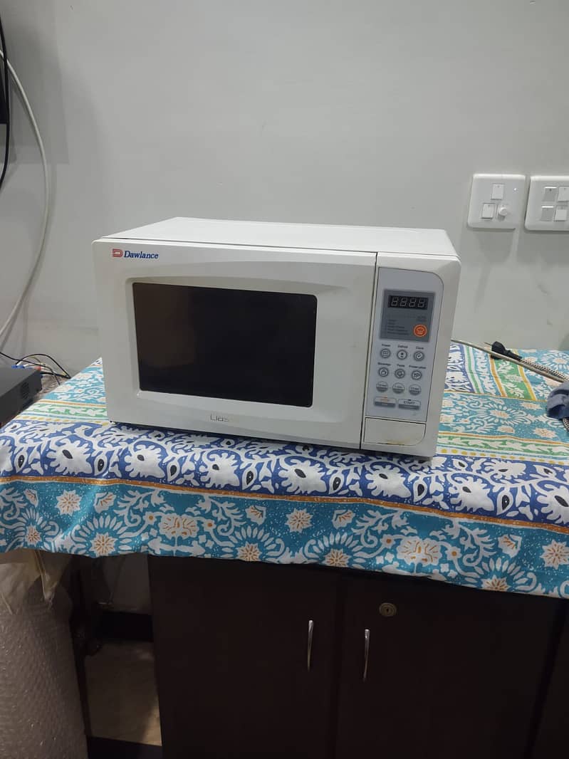 Microwaves Oven Dowlance Excellent Condition 7