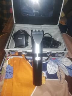 Orignal Philips Trimmer shever model Qc5055 with beautiful box