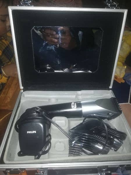 Orignal Philips Trimmer shever model Qc5055 with beautiful box 1