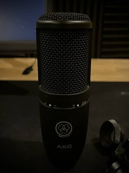 AKG P120 Mic with cable and Arm 0