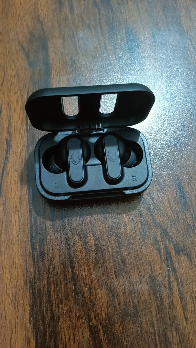 US IMPORTED Branded Skullcandy mini and mighty Earbuds 0