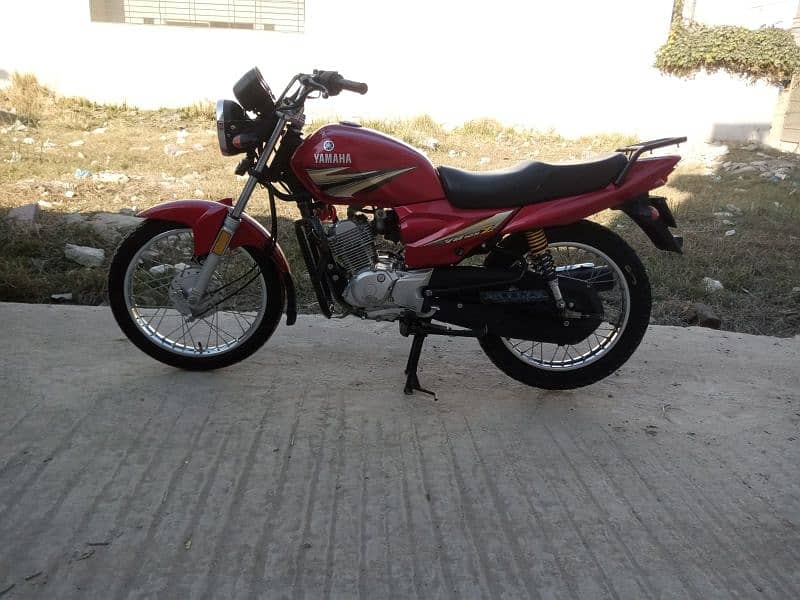 Yamaha YB125z 0