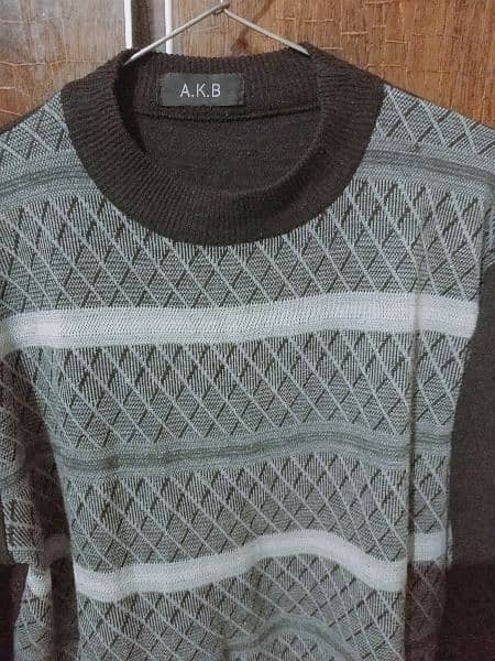 Sweater For Men's (Breakout Brand) in Small Size 9