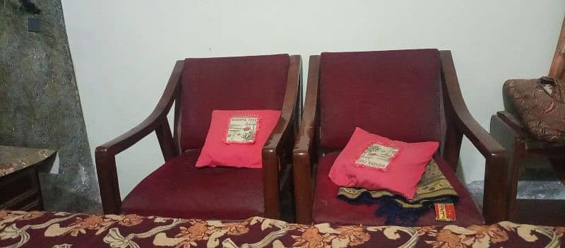 2 strong wazani chairs for sall pure black kekar hai 1
