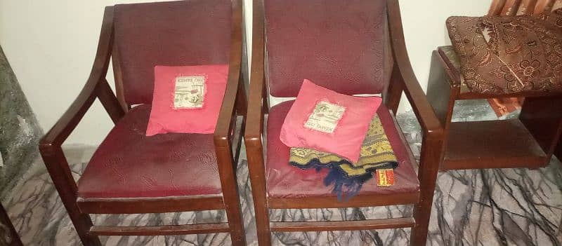 2 strong wazani chairs for sall pure black kekar hai 2