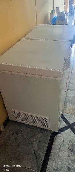 The condition of this fridge is good and I want to sale this 3