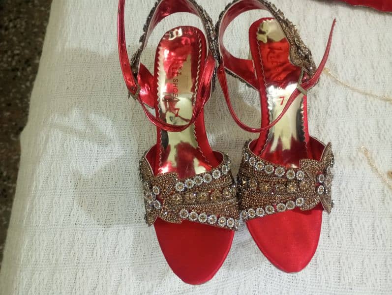 Bridal Lehenga/Jewellery/Clutch/Red Heel 9