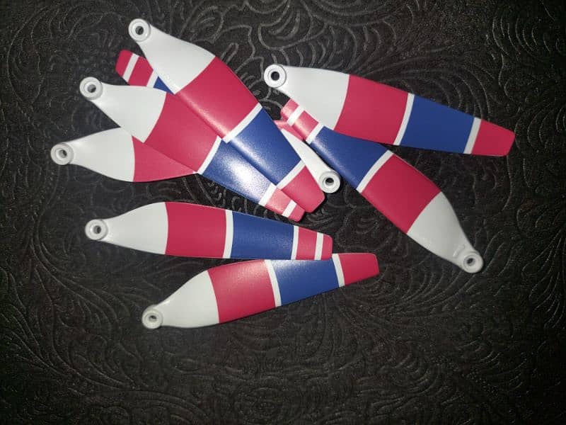 Dji mini 3 / 3 pro colourfull propellers are available 1