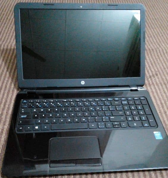 Laptop HP. Model -15R013CA. 2