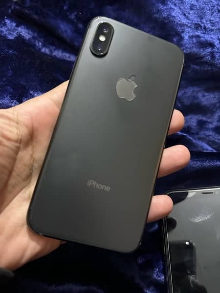 iPhone X 256GB Space Grey 85% BH Water Packed 0