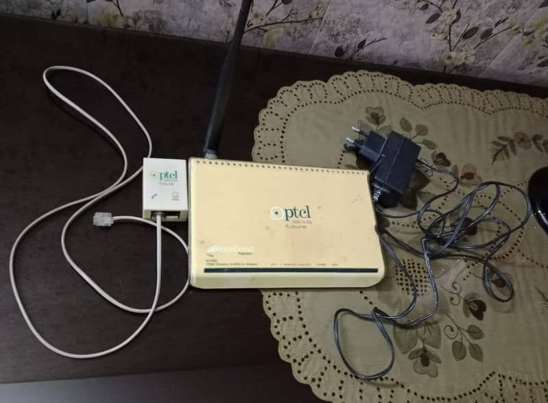 Wifi modem with charger 0